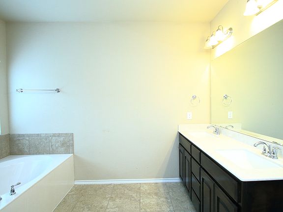 2nd image of 4817 Green River Dr