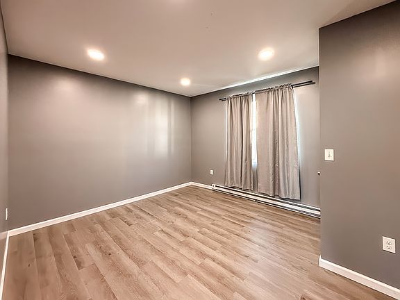 5th image of 305 Willow St #R