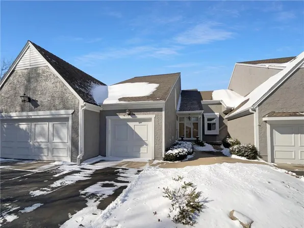 12577 Broadmoor St, Overland Park, KS 66209