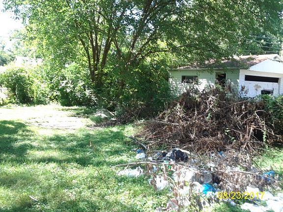 4th image of 10437 Duke Dr