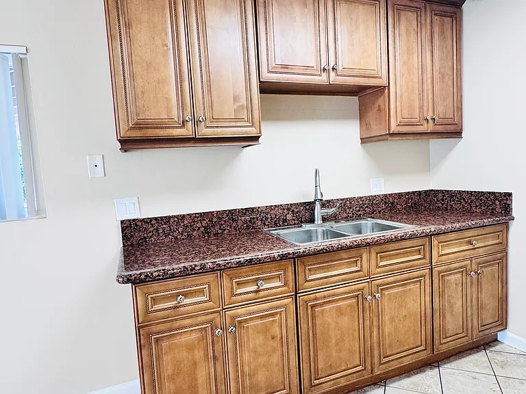 Tustin Garden Apartments — Photo 9