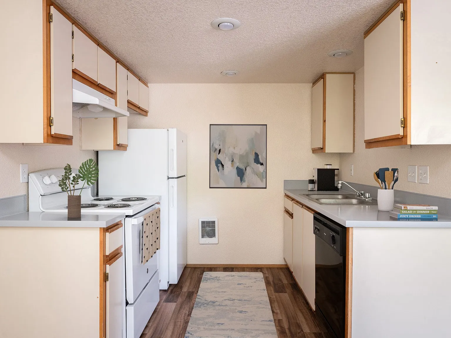 New Heritage Apartments — Photo 1