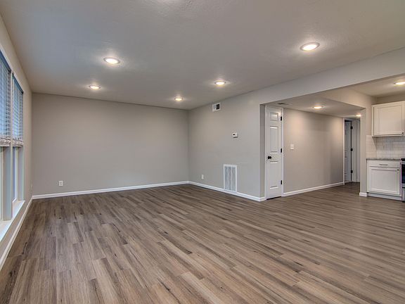 4th image of 1130 W 11th St #B2