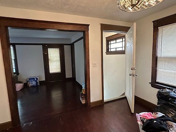 4th image of 3185 W 82nd St