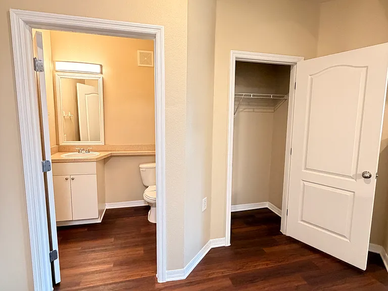 1700 Villa Capri Cir #213 — Photo 4