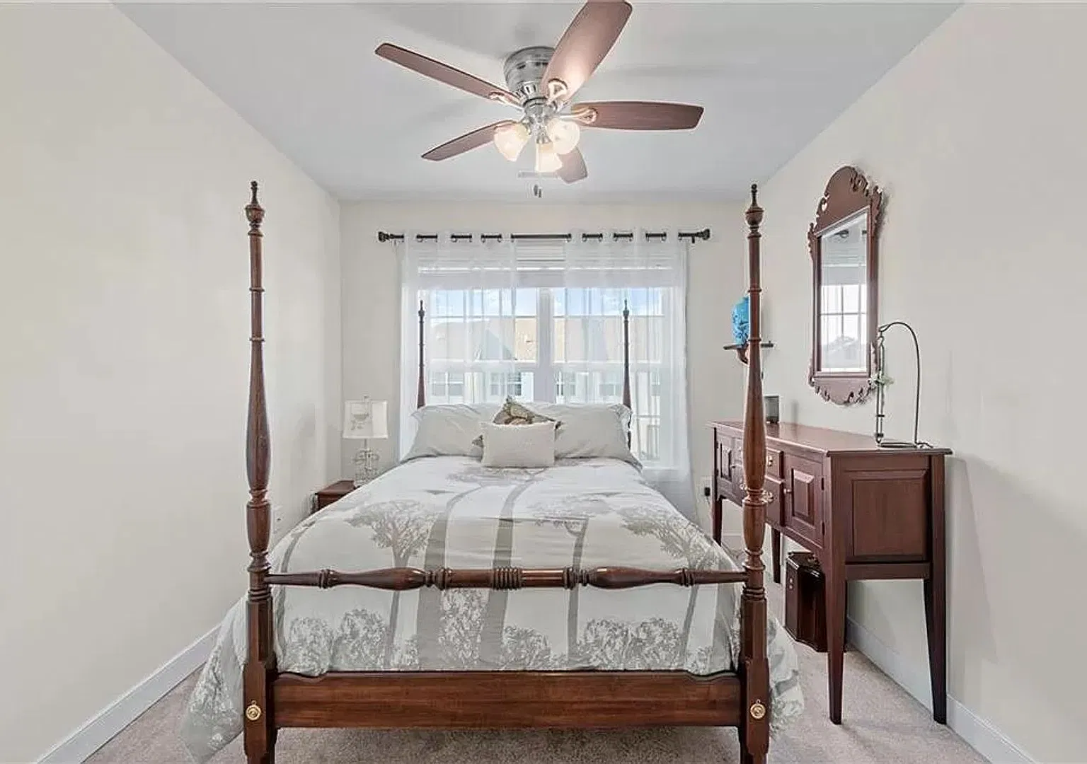 3 Bedroom Townhome in Pebble Lake Community — Photo 4