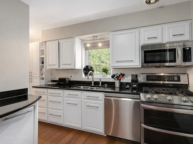 1222 W Lill Ave — Photo 4