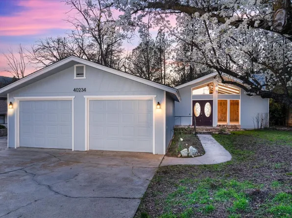 40234 Redbud Dr, Oakhurst, CA 93644