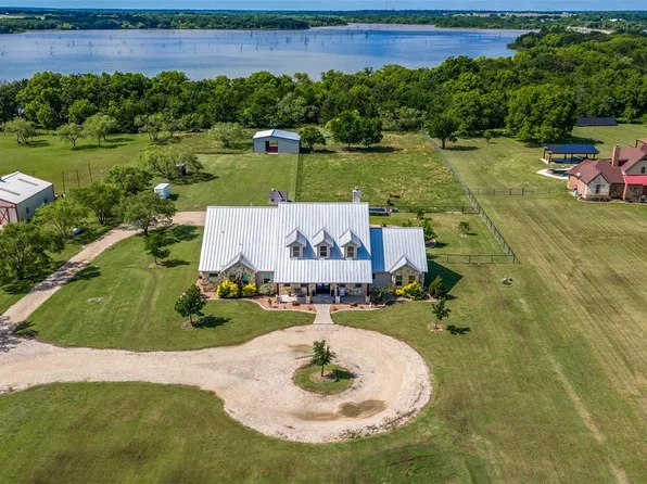 221 Cattle Trl, Tioga, TX 76271