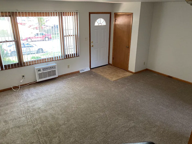 8142 W Howard Ave — Photo 9