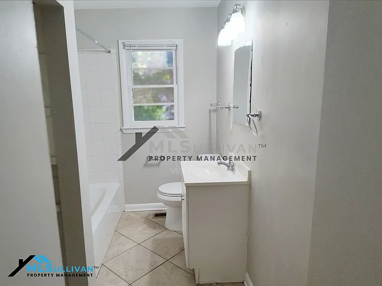 1521 Euclid Rd — Photo 9