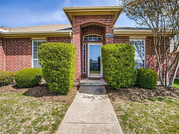 3rd image of 3201 Scott Dr