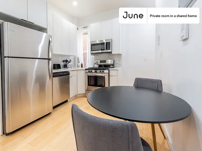 252 Madison St #B — Photo 12