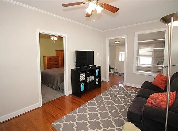 3rd image of 2204 Alameda Ave