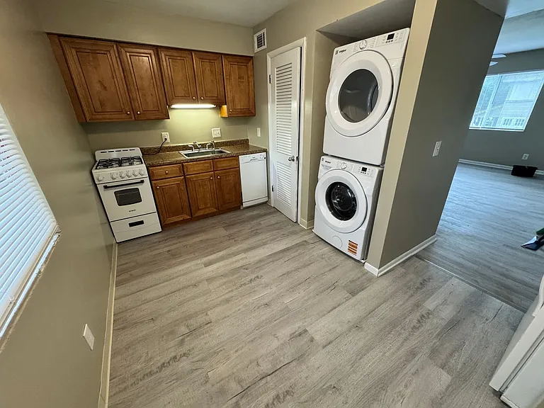 2320 N. 4th Street — Photo 11