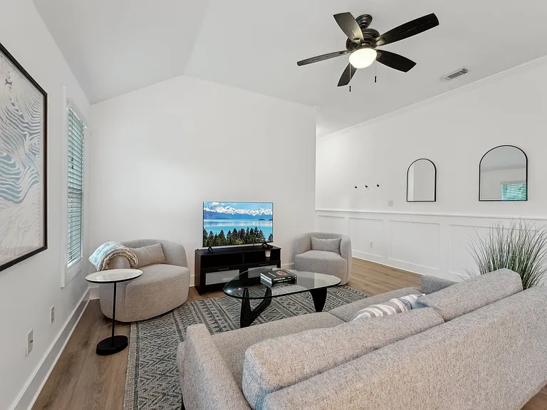1620 Rosewood Ct — Photo 5