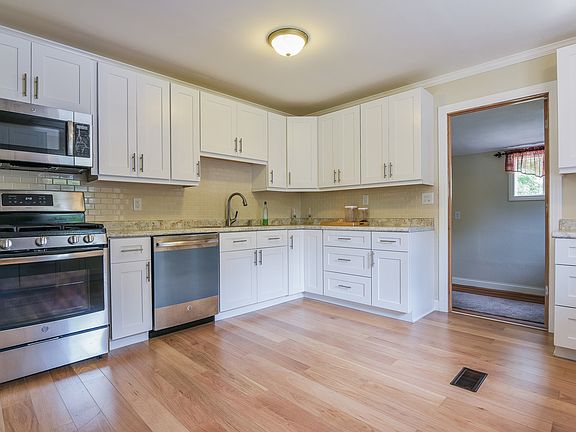 5th image of 3 Westgate Dr