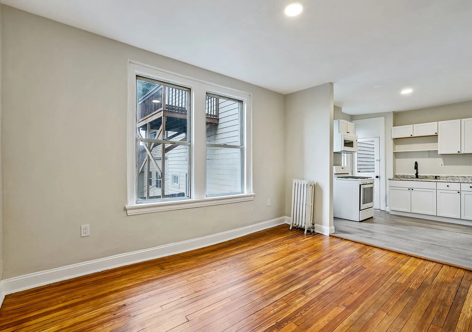 701 Brownsville Rd — Photo 1