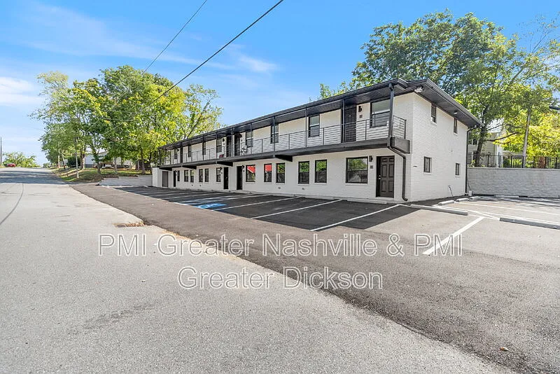 2 bed, 1.0 bath, 800 sqft, $1,350 — Photo 3