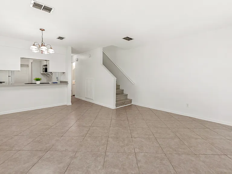 337 Woodham Ct — Photo 11