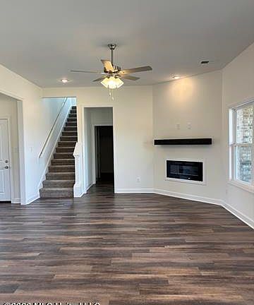 3rd image of 7331 Newbury Dr