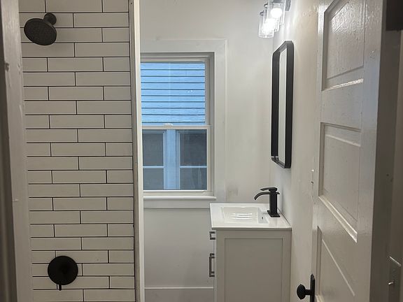 2nd image of 3464 Greenlawn Ave #1