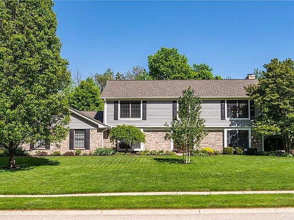 2nd image of 9654 Meadow Woods Ln