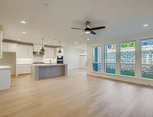 3 bed, 2.5 bath, 2601 sqft, $3,495 — Photo 2