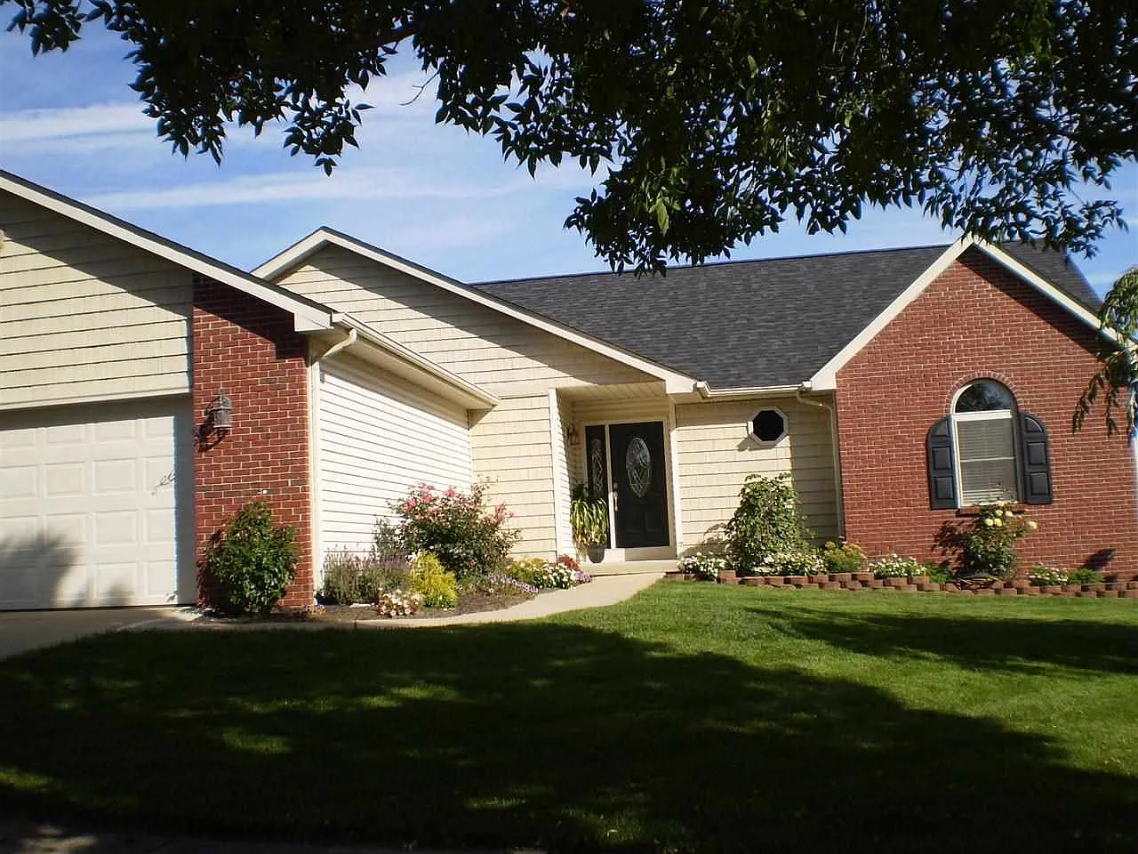 1114 W Yellowwood Ct photo 1