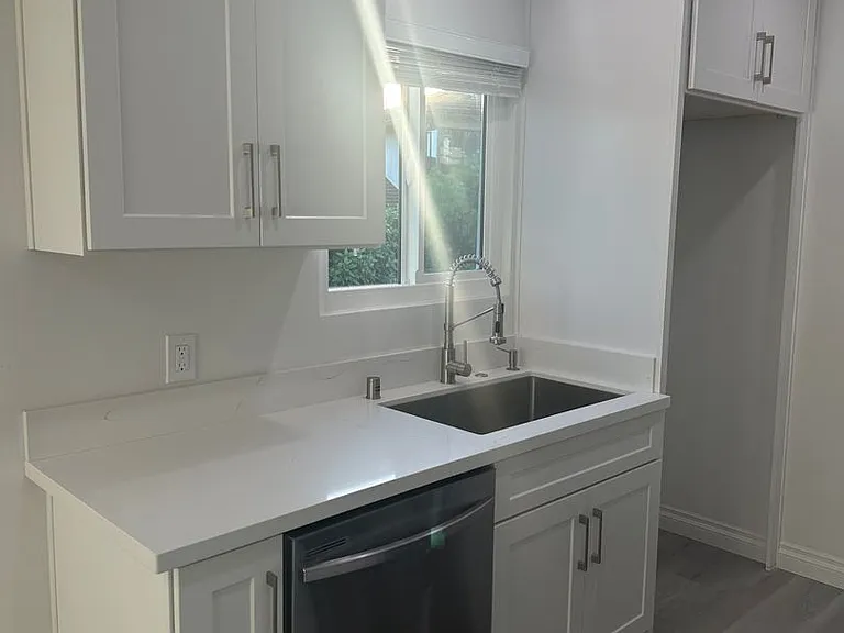 Villa Park Estates Apartments — Photo 13