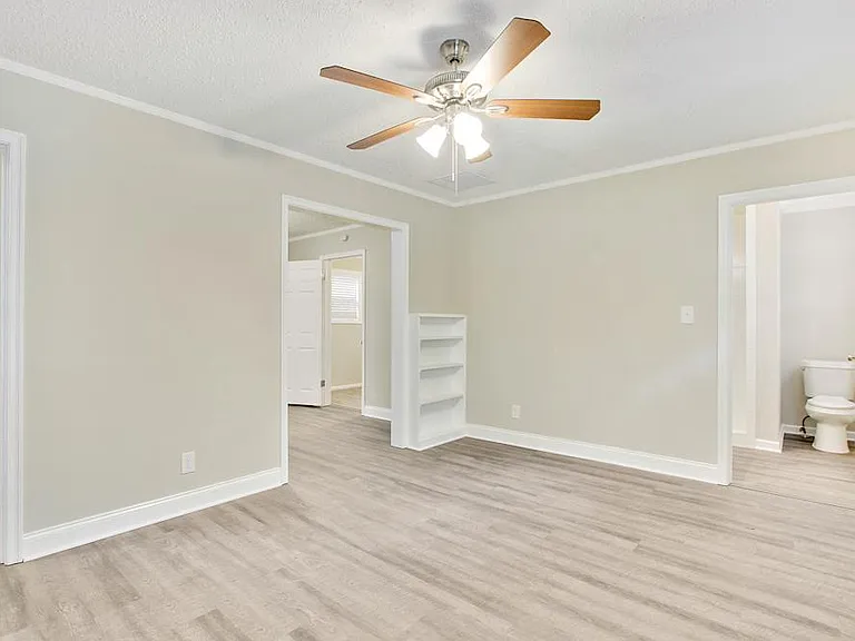 1372 E Forrest Ave — Photo 2