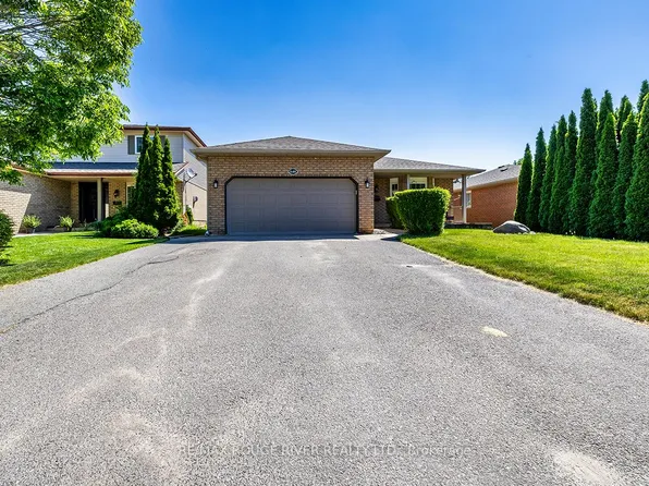 640 Pinewood Dr, Peterborough, ON K9K 1L2
