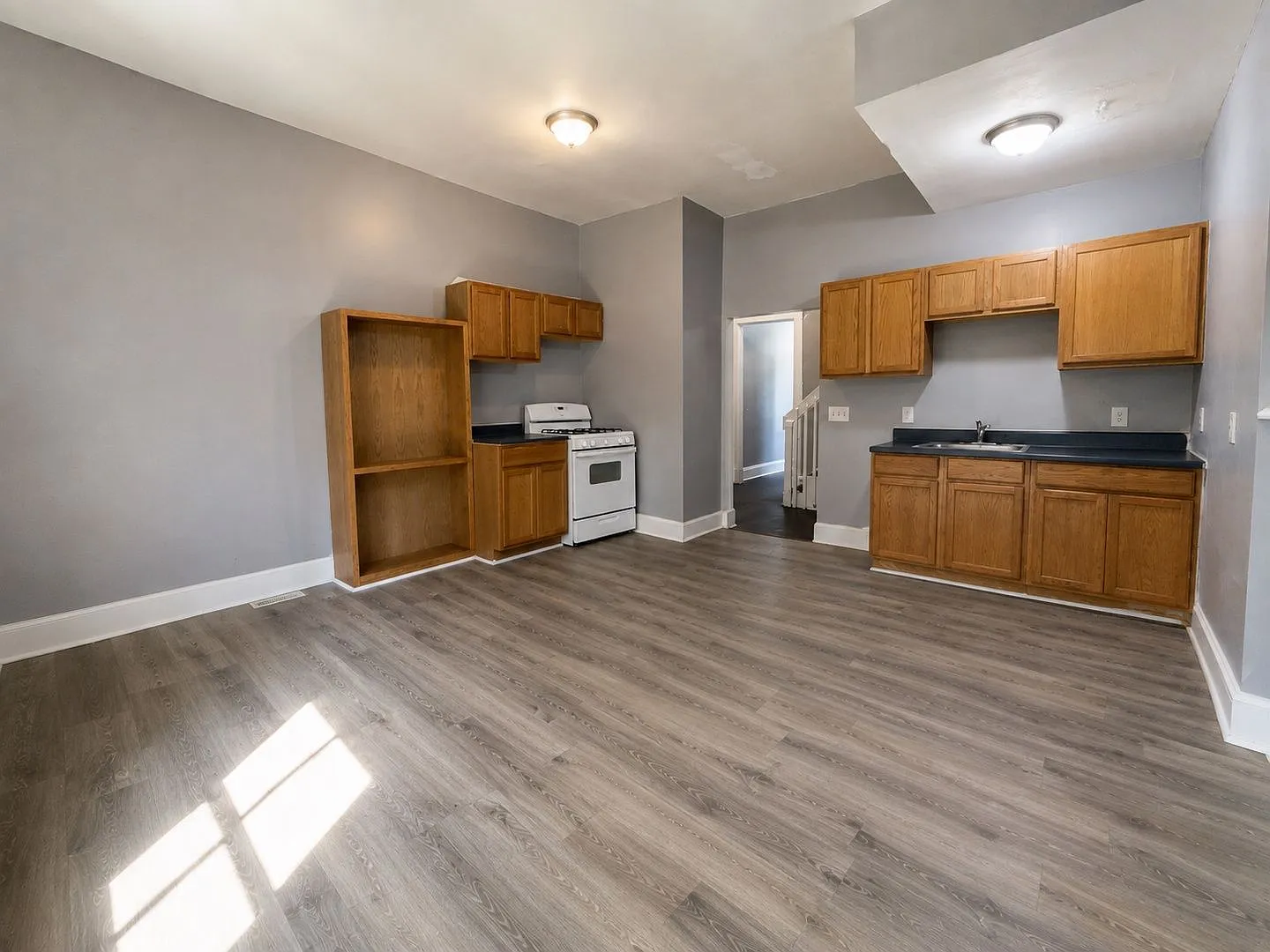 4 bed, 2.0 bath, 2668 sqft, $1,600 — Photo 3