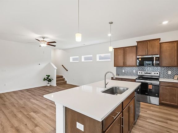 5th image of 250 Brown Cir