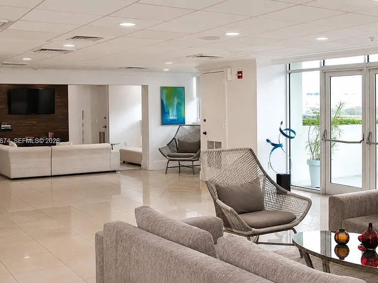 650 West Ave #810 — Photo 24