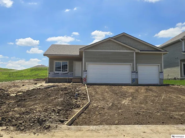 16013 Isabella St, Bennington, NE 68007