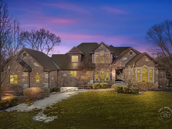 24599 W Indian Trail Rd, Barrington, IL 60010