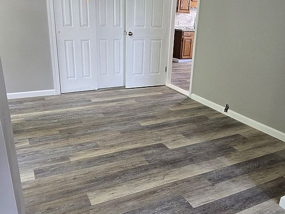 4th image of 31 Sheffield St #1