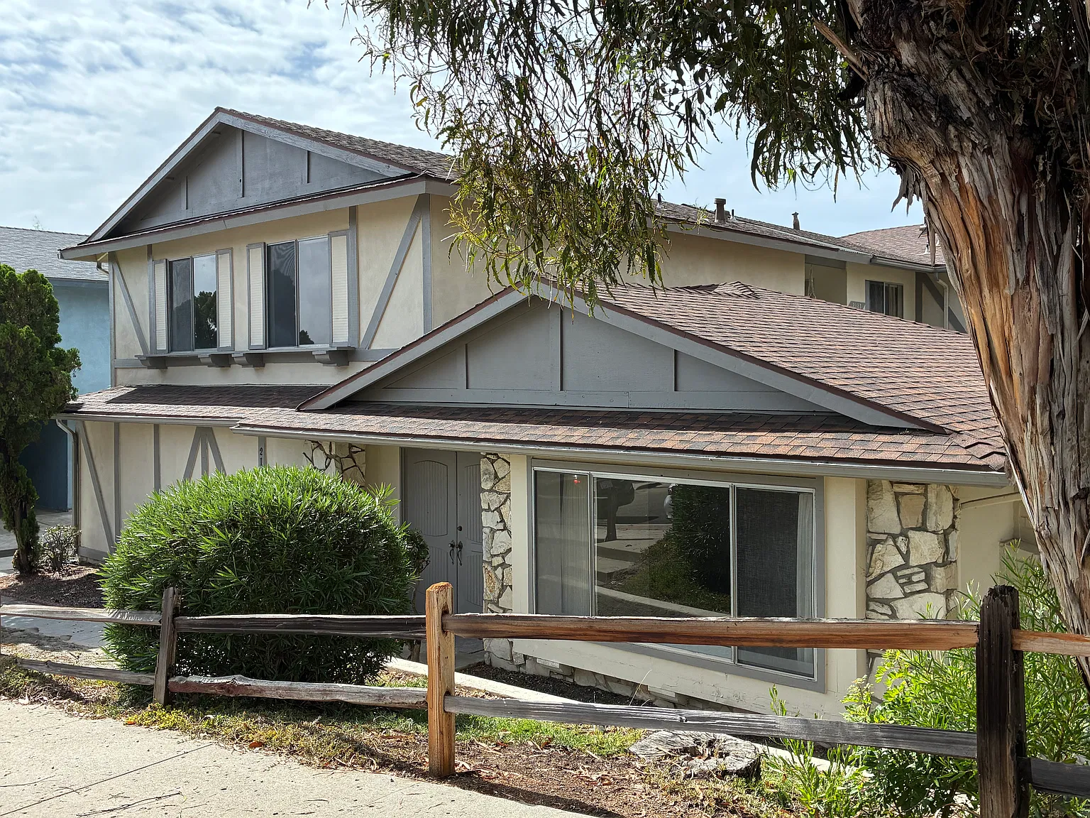 3 bed, 2.5 bath, 1520 sqft, $3,850 — Photo 1