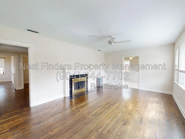 2215 Larchmont Rd — Photo 3
