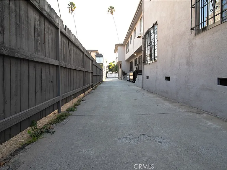1224 N Mansfield Ave — Photo 13