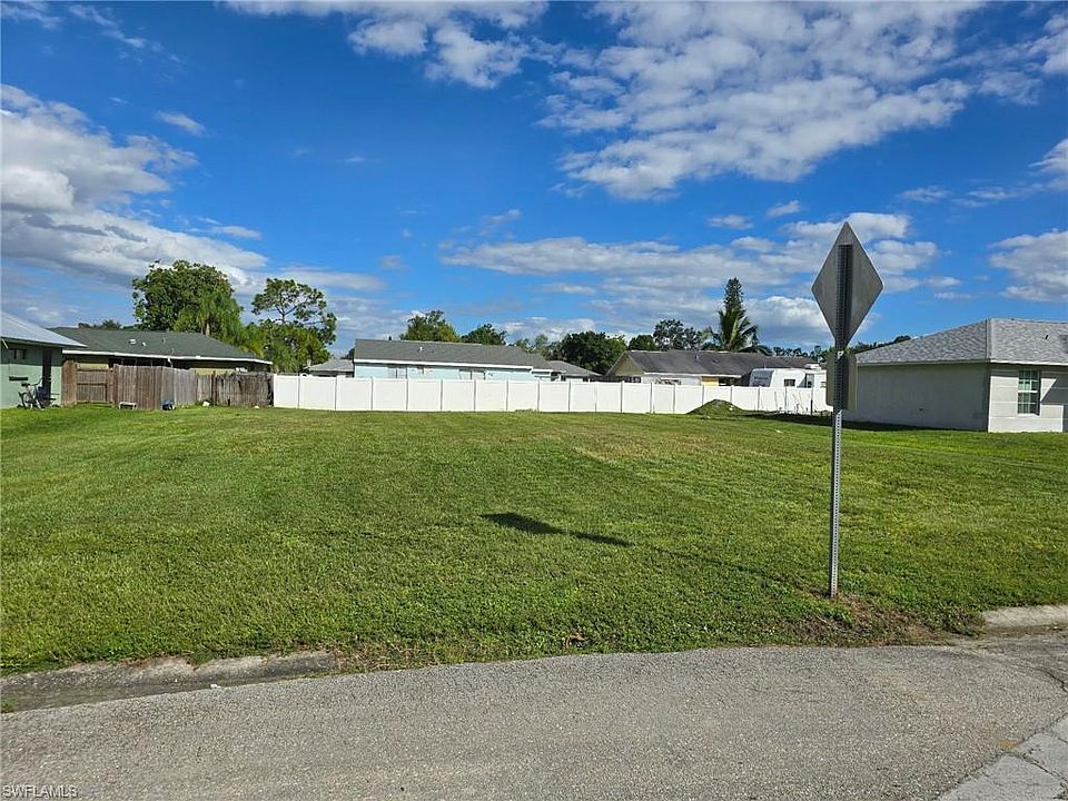 2nd image of 825 Zana DR