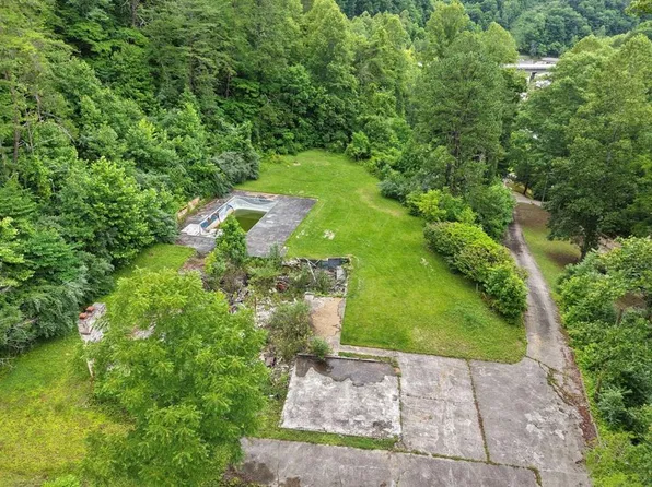 93 Begley Dr, Hazard, KY 41701