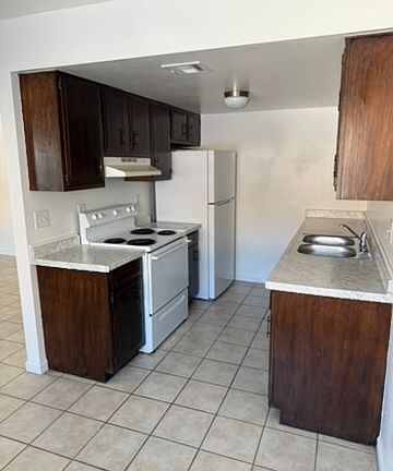 2nd image of 845 W Commercial Ave APT 4
