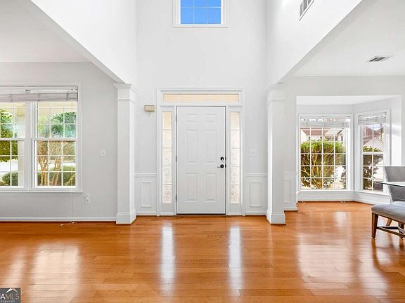 4th image of 243 Wedmore Ct