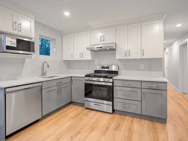 2555 Tuohey Ave — Photo 14