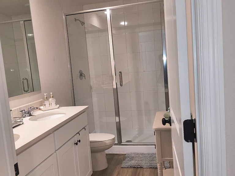 8 Unique Ct — Photo 32
