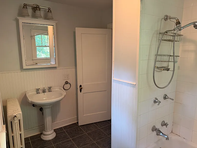 511 Court St S — Photo 20