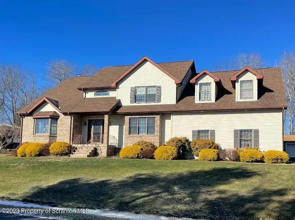 207 7th St, Vandling, PA 18421