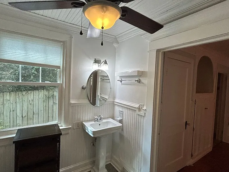 2461 Lyndhurst Ave — Photo 93